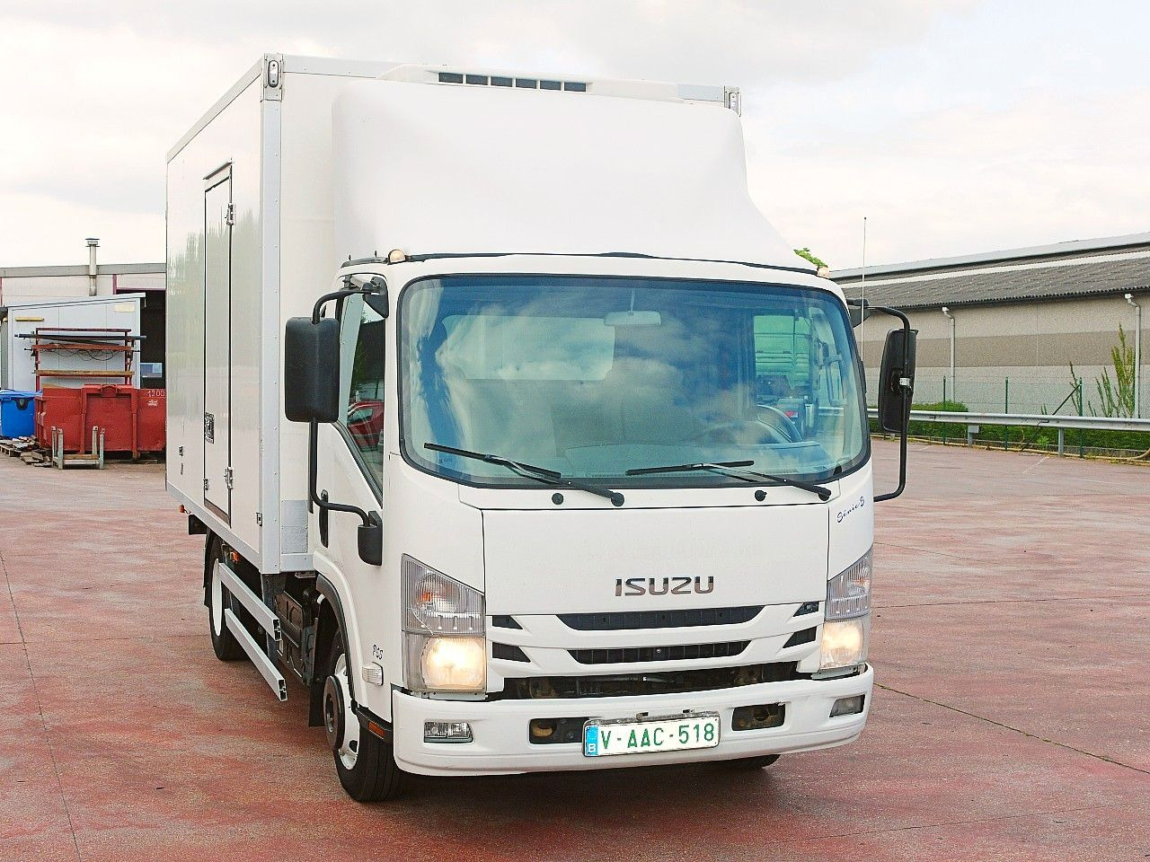 Isuzu N2R 75 KUHLKOFFER THERMOKING V500 MAX €6 - Hladilno vozilo: slika 1 Isuzu N2R 75 KUHLKOFFER THERMOKING V500 MAX €6 - Hladilno vozilo: slika 1