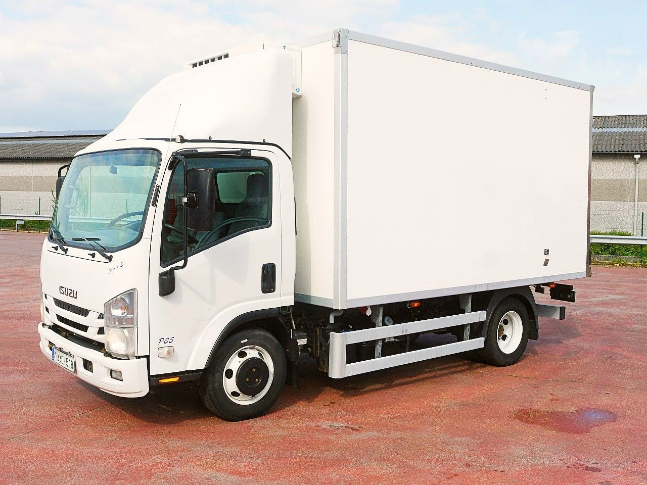 Isuzu N2R 75 KUHLKOFFER THERMOKING V500 MAX €6 - Hladilno vozilo: slika 4 Isuzu N2R 75 KUHLKOFFER THERMOKING V500 MAX €6 - Hladilno vozilo: slika 4