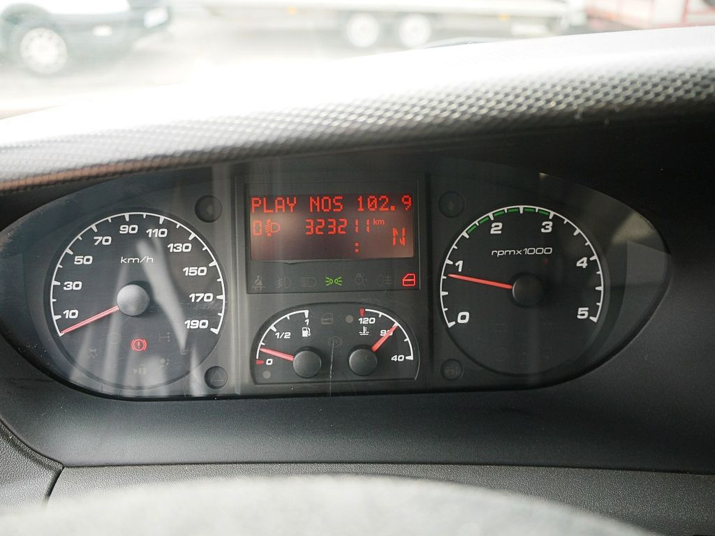 Hladilno vozilo Iveco 35C15 3.0 DAILY KUHLKOFFER CARRIER XARIOS 600 MT Iveco 35C15 3.0 DAILY KUHLKOFFER CARRIER XARIOS 600 MT: slika 12 Hladilno vozilo Iveco 35C15 3.0 DAILY KUHLKOFFER CARRIER XARIOS 600 MT Iveco 35C15 3.0 DAILY KUHLKOFFER CARRIER XARIOS 600 MT: slika 12