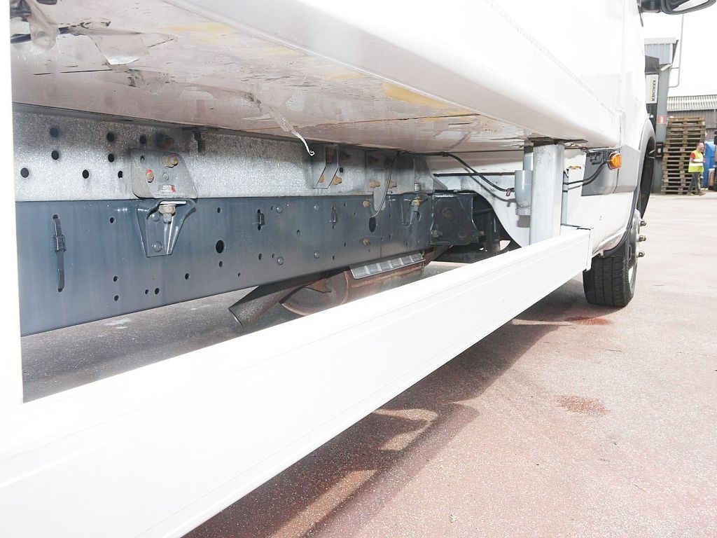 Hladilno vozilo Iveco 35C15 3.0 DAILY KUHLKOFFER CARRIER XARIOS 600 MT Iveco 35C15 3.0 DAILY KUHLKOFFER CARRIER XARIOS 600 MT: slika 17 Hladilno vozilo Iveco 35C15 3.0 DAILY KUHLKOFFER CARRIER XARIOS 600 MT Iveco 35C15 3.0 DAILY KUHLKOFFER CARRIER XARIOS 600 MT: slika 17
