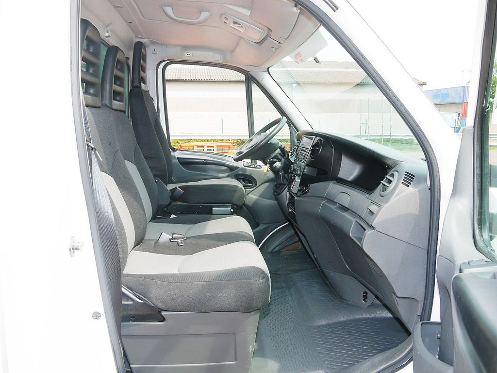 Interior photo 1: Hladilno vozilo Iveco 35C15 3.0 DAILY KUHLKOFFER CARRIER XARIOS 600 MT Iveco 35C15 3.0 DAILY KUHLKOFFER CARRIER XARIOS 600 MT Interior photo 1: Hladilno vozilo Iveco 35C15 3.0 DAILY KUHLKOFFER CARRIER XARIOS 600 MT Iveco 35C15 3.0 DAILY KUHLKOFFER CARRIER XARIOS 600 MT