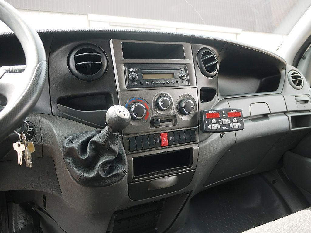 Hladilno vozilo Iveco 35C15 3.0 DAILY KUHLKOFFER CARRIER XARIOS 600 MT Iveco 35C15 3.0 DAILY KUHLKOFFER CARRIER XARIOS 600 MT: slika 13 Hladilno vozilo Iveco 35C15 3.0 DAILY KUHLKOFFER CARRIER XARIOS 600 MT Iveco 35C15 3.0 DAILY KUHLKOFFER CARRIER XARIOS 600 MT: slika 13