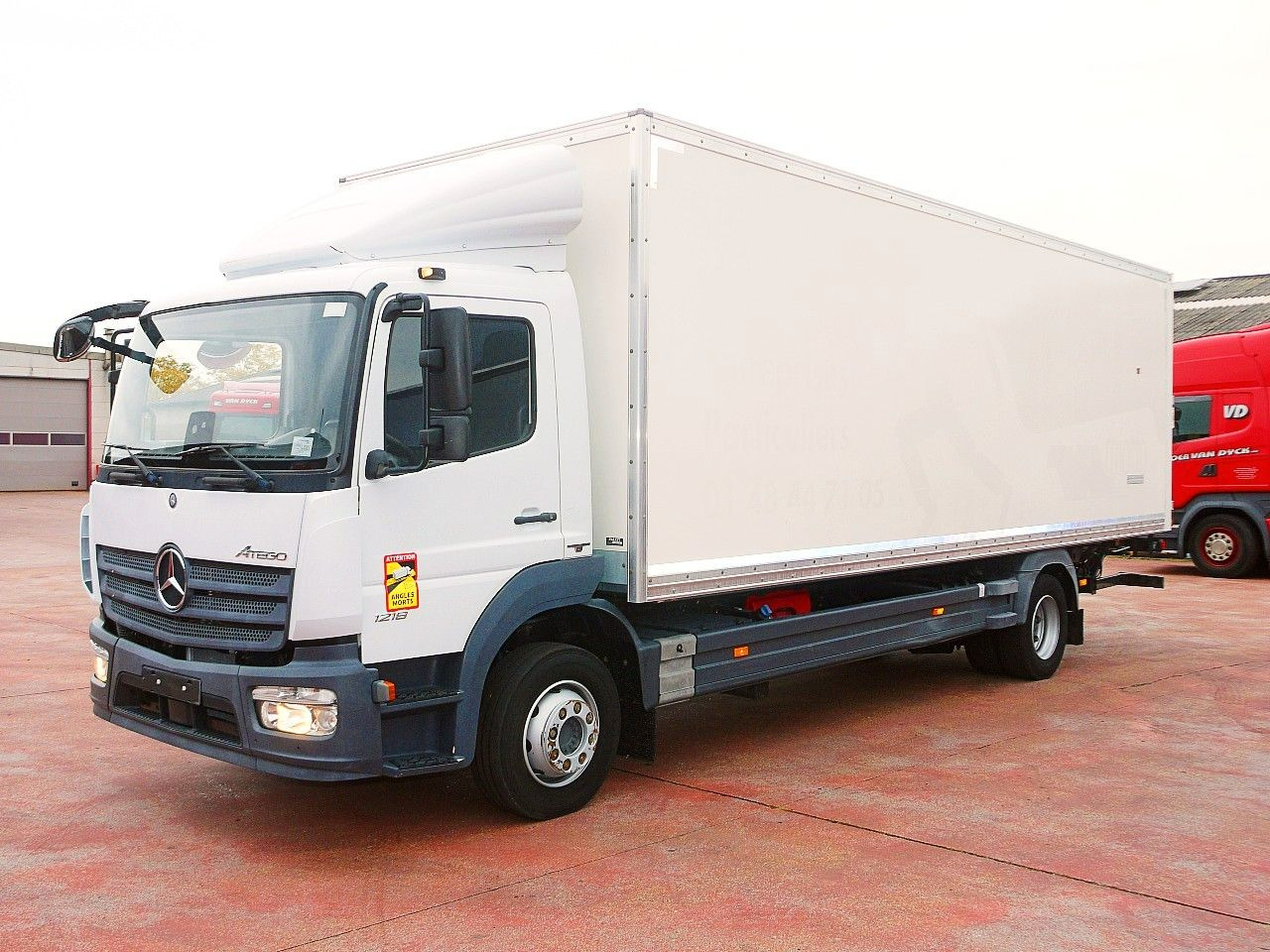 Mercedes-Benz 1218 ATEGO MEUBEL KOFFER A/C 124 Tkm - Tovornjak zabojnik: slika 4 Mercedes-Benz 1218 ATEGO MEUBEL KOFFER A/C 124 Tkm - Tovornjak zabojnik: slika 4