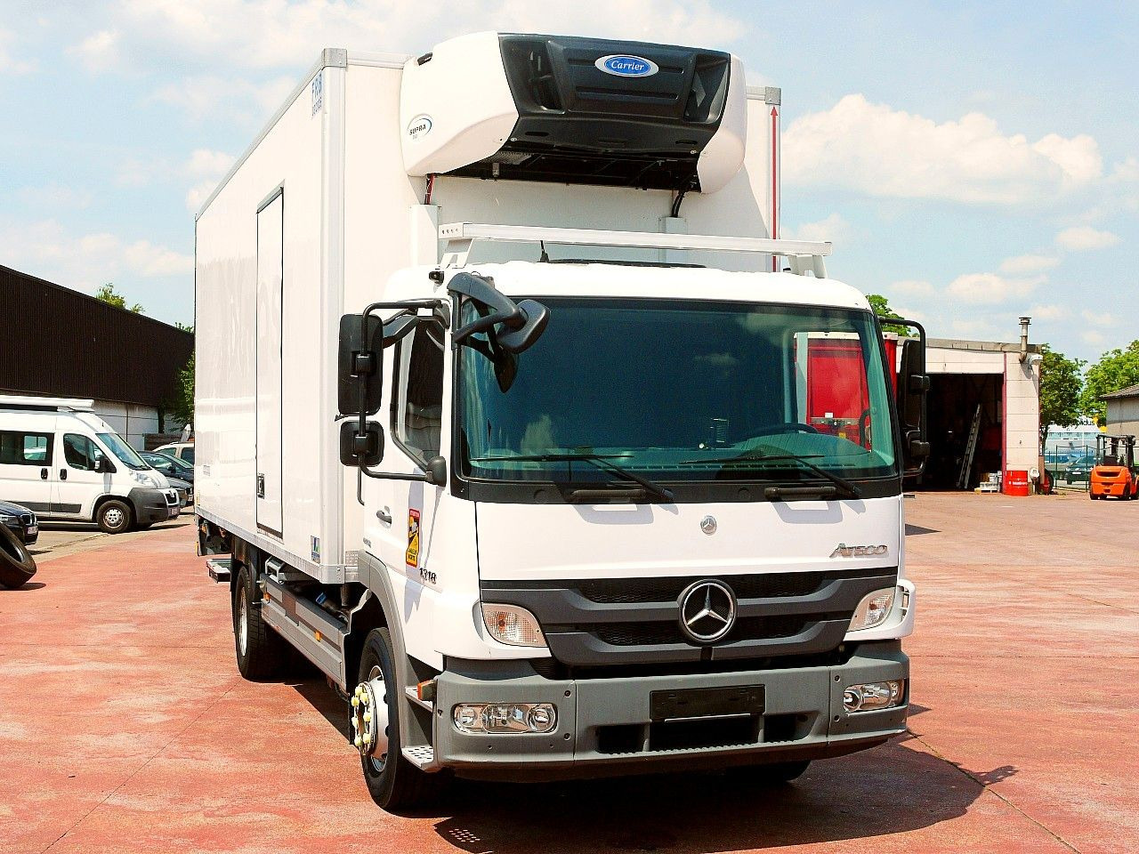 Mercedes-Benz 1318 ATEGO FLEISH KUHLKOFFER CARRIER SUPRA 750 - Tovornjak hladilnik: slika 1 Mercedes-Benz 1318 ATEGO FLEISH KUHLKOFFER CARRIER SUPRA 750 - Tovornjak hladilnik: slika 1