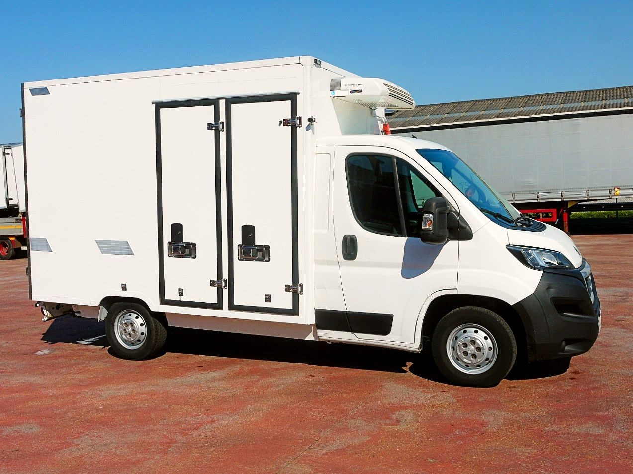 Peugeot BOXER KUHLKOFFER THERMOKING V200 MULTI -20C A/C - Hladilno vozilo: slika 3 Peugeot BOXER KUHLKOFFER THERMOKING V200 MULTI -20C A/C - Hladilno vozilo: slika 3