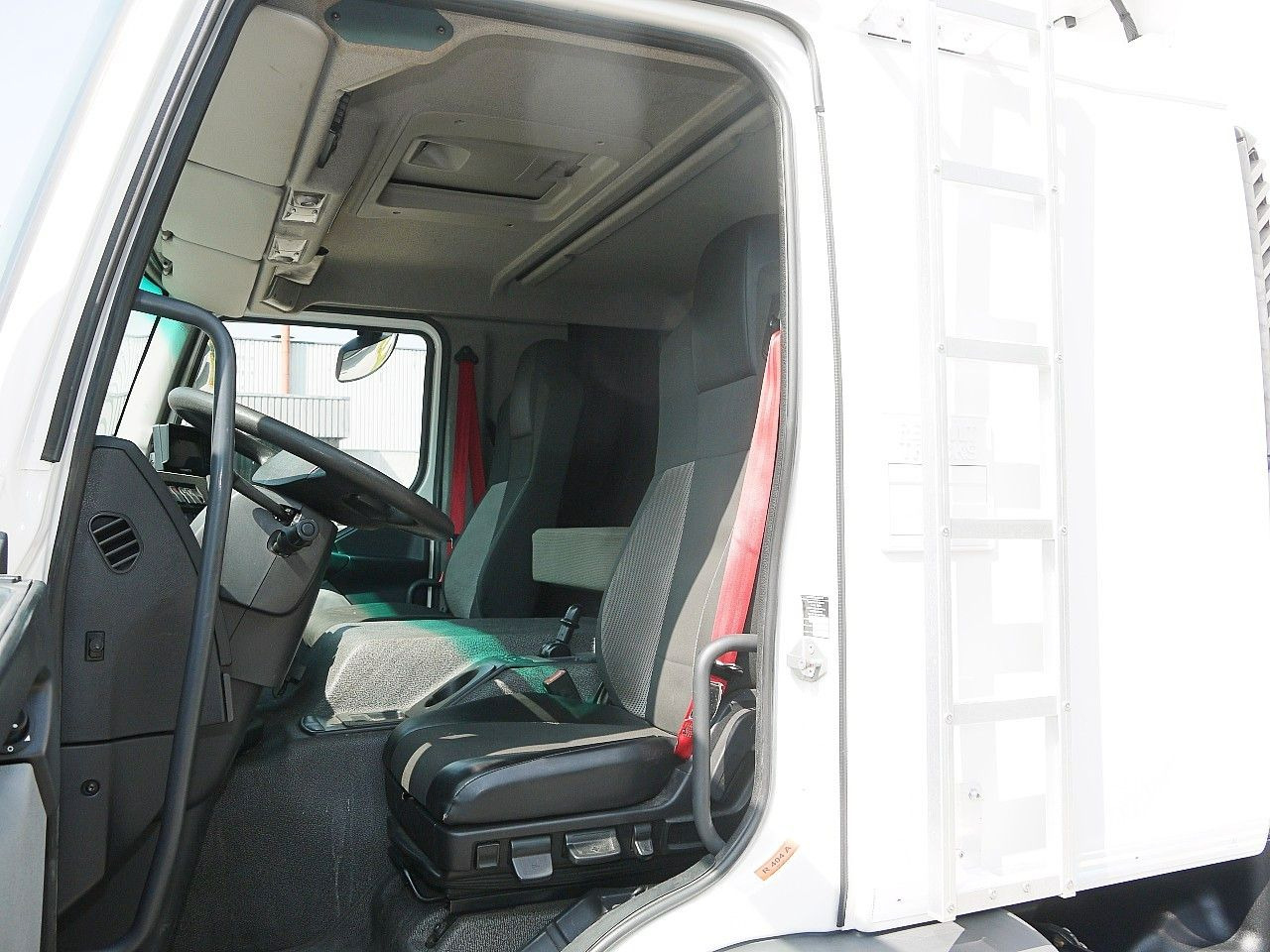 Nov Tovornjak hladilnik Renault D 26 320 6x2 KUHLKOFFER CARRIER SUPRA 850 XL CAB: slika 14