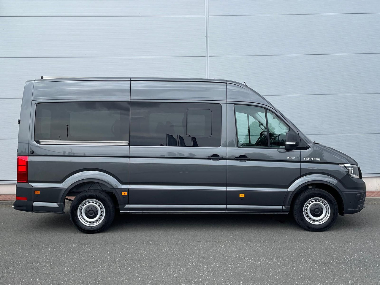 MAN TGE 3.180 Kombi L3H2 4x4 TEMPOMAT KAMERA 8-SITZE - Minibus, Potniški kombi: slika 5 MAN TGE 3.180 Kombi L3H2 4x4 TEMPOMAT KAMERA 8-SITZE - Minibus, Potniški kombi: slika 5