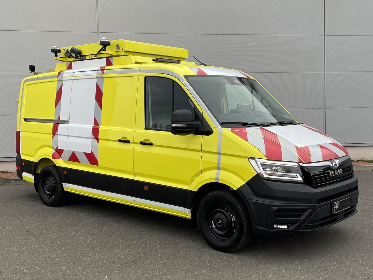 MAN TGE 3.180 L3H2 BF4 BEGLEITFAHRZEUG STANDHZ ACC - Furgon: slika 2 MAN TGE 3.180 L3H2 BF4 BEGLEITFAHRZEUG STANDHZ ACC - Furgon: slika 2