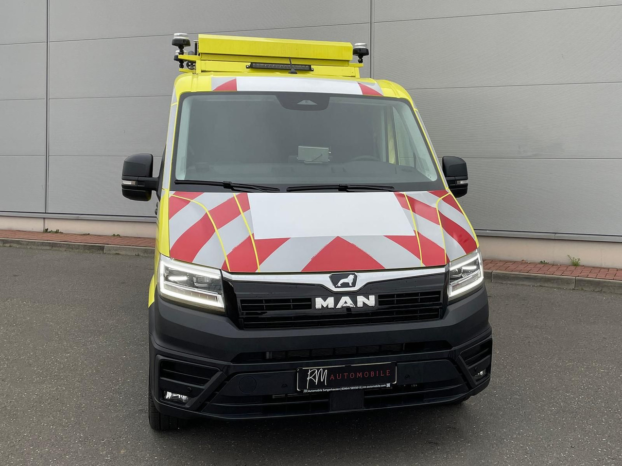 MAN TGE 3.180 L3H2 BF4 BEGLEITFAHRZEUG STANDHZ ACC - Furgon: slika 4 MAN TGE 3.180 L3H2 BF4 BEGLEITFAHRZEUG STANDHZ ACC - Furgon: slika 4