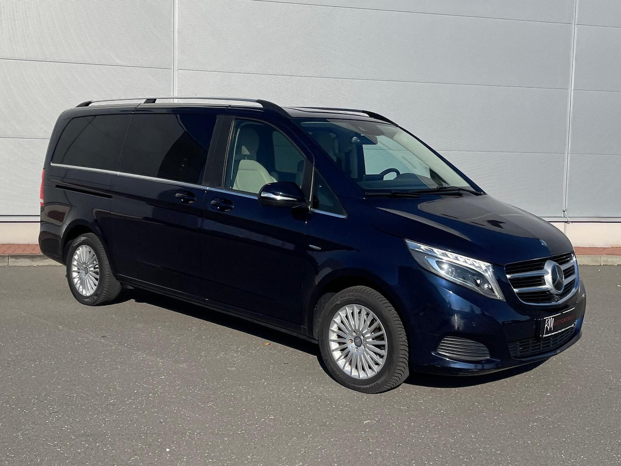 Mercedes-Benz V 250 d Avantgarde 360°KAMERA LED ALLRAD - Potniški kombi: slika 2 Mercedes-Benz V 250 d Avantgarde 360°KAMERA LED ALLRAD - Potniški kombi: slika 2