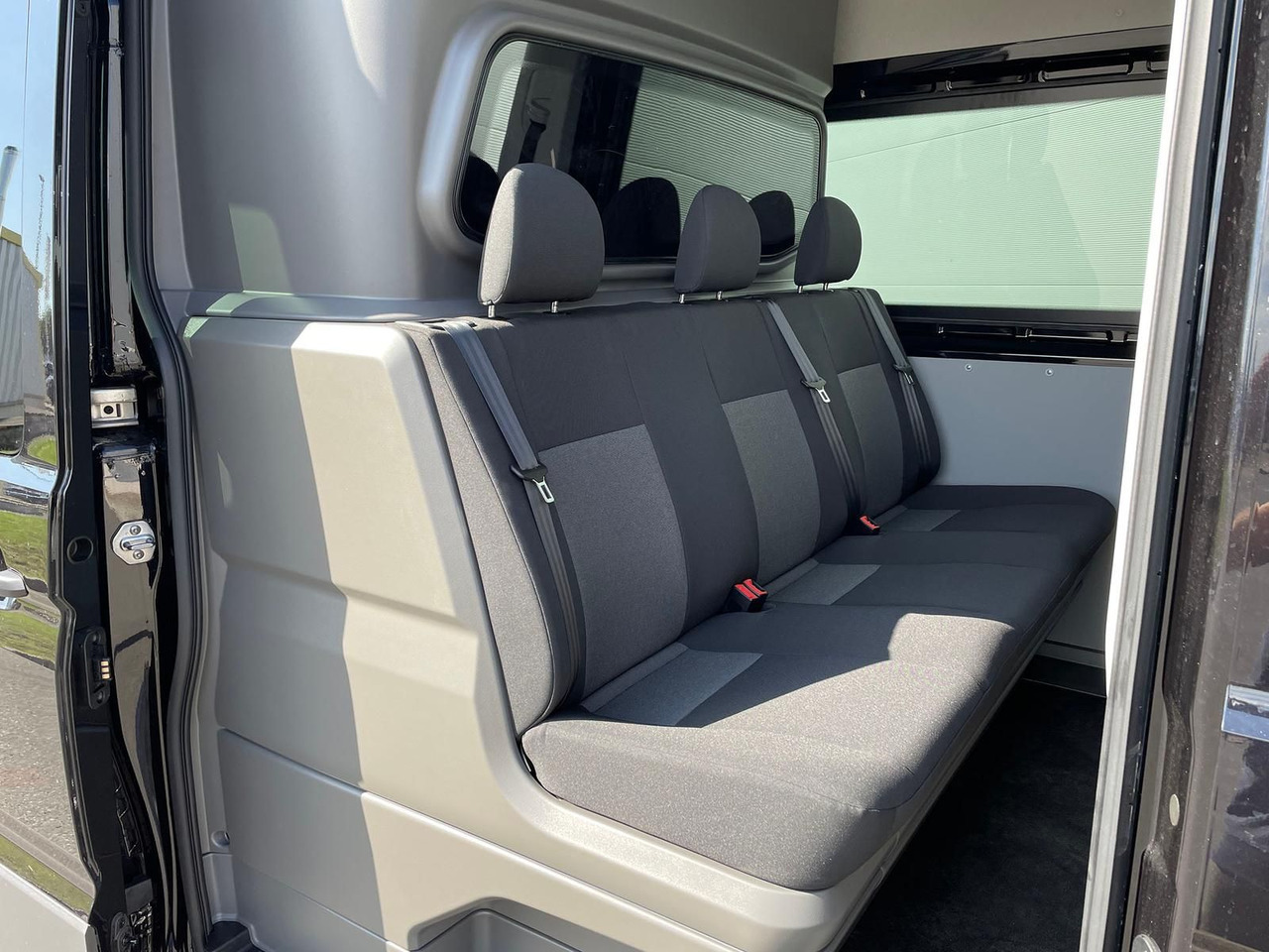 Volkswagen Crafter 35 Kasten PLUS L4H3 6SITZE MIXTO NAV AHK - Potniški kombi: slika 2 Volkswagen Crafter 35 Kasten PLUS L4H3 6SITZE MIXTO NAV AHK - Potniški kombi: slika 2