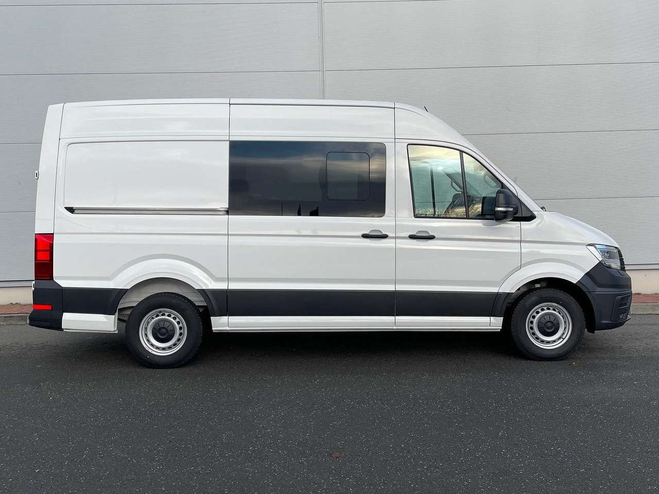 Volkswagen Crafter Kasten 35 L3H3 Autom. NAVI SITZHZ ACC - Potniški kombi: slika 5 Volkswagen Crafter Kasten 35 L3H3 Autom. NAVI SITZHZ ACC - Potniški kombi: slika 5