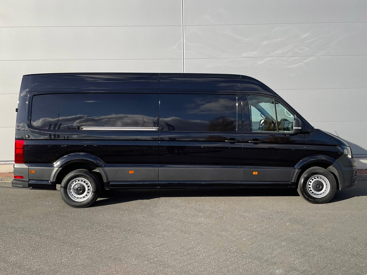 Volkswagen Crafter Kasten 35 L4H3 NAV SITZHZ AHK DAB KAMERA - Potniški kombi: slika 5 Volkswagen Crafter Kasten 35 L4H3 NAV SITZHZ AHK DAB KAMERA - Potniški kombi: slika 5