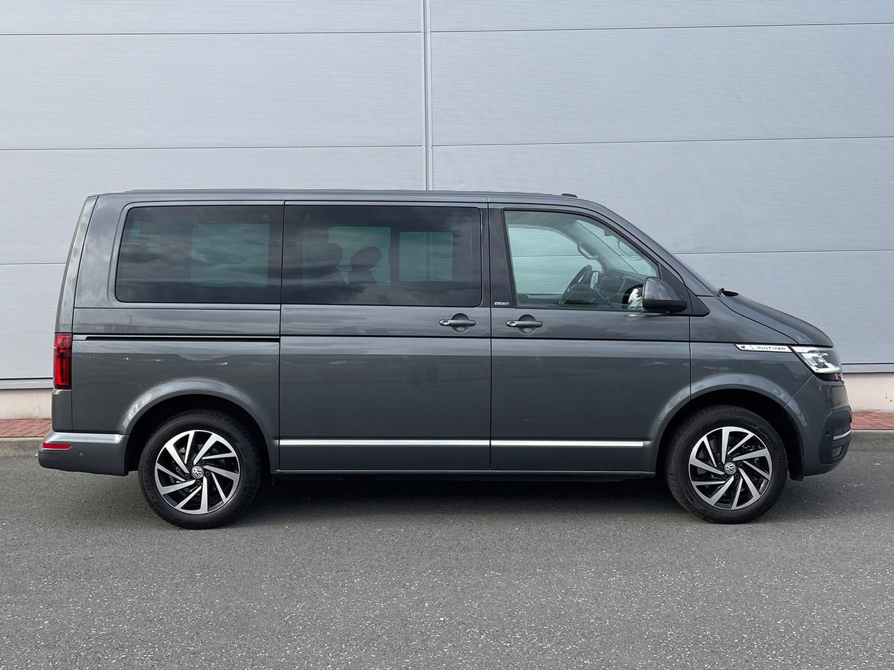 Volkswagen T6.1 Multivan Comfortline 4M ACC KAMERA SITZHZ - Minibus, Potniški kombi: slika 5 Volkswagen T6.1 Multivan Comfortline 4M ACC KAMERA SITZHZ - Minibus, Potniški kombi: slika 5