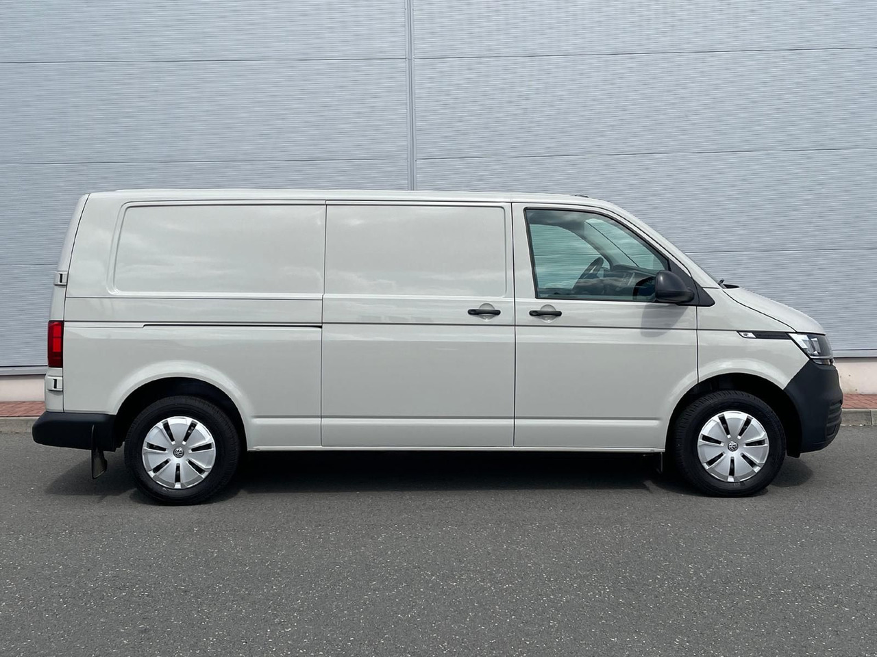 Volkswagen T6.1 Transporter Kasten LR TEMPOMAT KAMERA KLIMA - Potniški kombi: slika 5 Volkswagen T6.1 Transporter Kasten LR TEMPOMAT KAMERA KLIMA - Potniški kombi: slika 5
