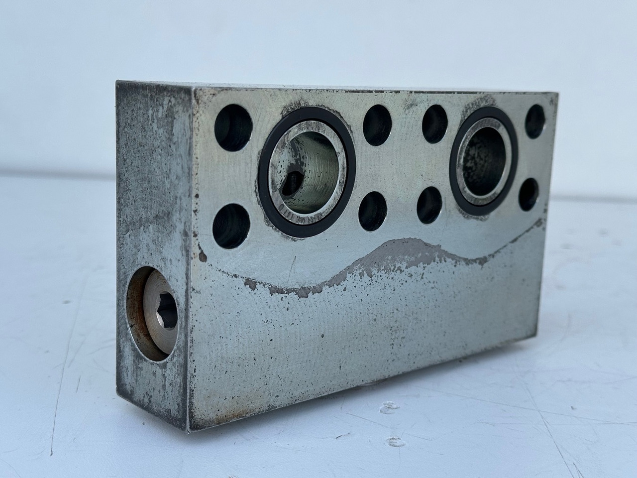 Liebherr Dämpfungsventil ID-Nr.10121777. P924 COMP, P926, R926, R916, R922, R924 COMP, R924, R926 COMP, R926, R930, R936, R946, R950 T, R960 T. #10121777.43199# - Nihajni motor za Gradbeni stroj: slika 4 Liebherr Dämpfungsventil ID-Nr.10121777. P924 COMP, P926, R926, R916, R922, R924 COMP, R924, R926 COMP, R926, R930, R936, R946, R950 T, R960 T. #10121777.43199# - Nihajni motor za Gradbeni stroj: slika 4
