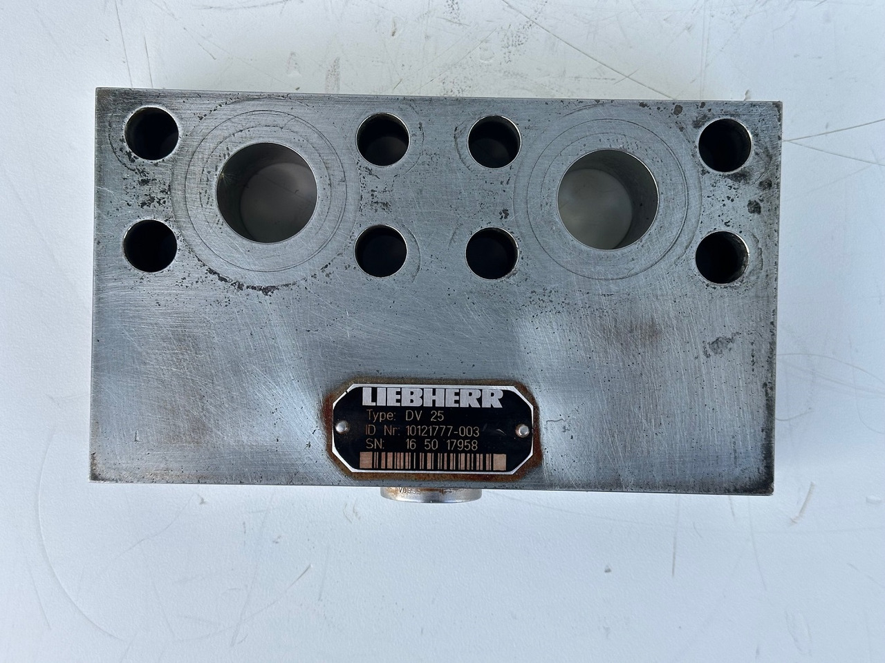 Liebherr Dämpfungsventil ID-Nr.10121777. P924 COMP, P926, R926, R916, R922, R924 COMP, R924, R926 COMP, R926, R930, R936, R946, R950 T, R960 T. #10121777.43199# - Nihajni motor za Gradbeni stroj: slika 5 Liebherr Dämpfungsventil ID-Nr.10121777. P924 COMP, P926, R926, R916, R922, R924 COMP, R924, R926 COMP, R926, R930, R936, R946, R950 T, R960 T. #10121777.43199# - Nihajni motor za Gradbeni stroj: slika 5