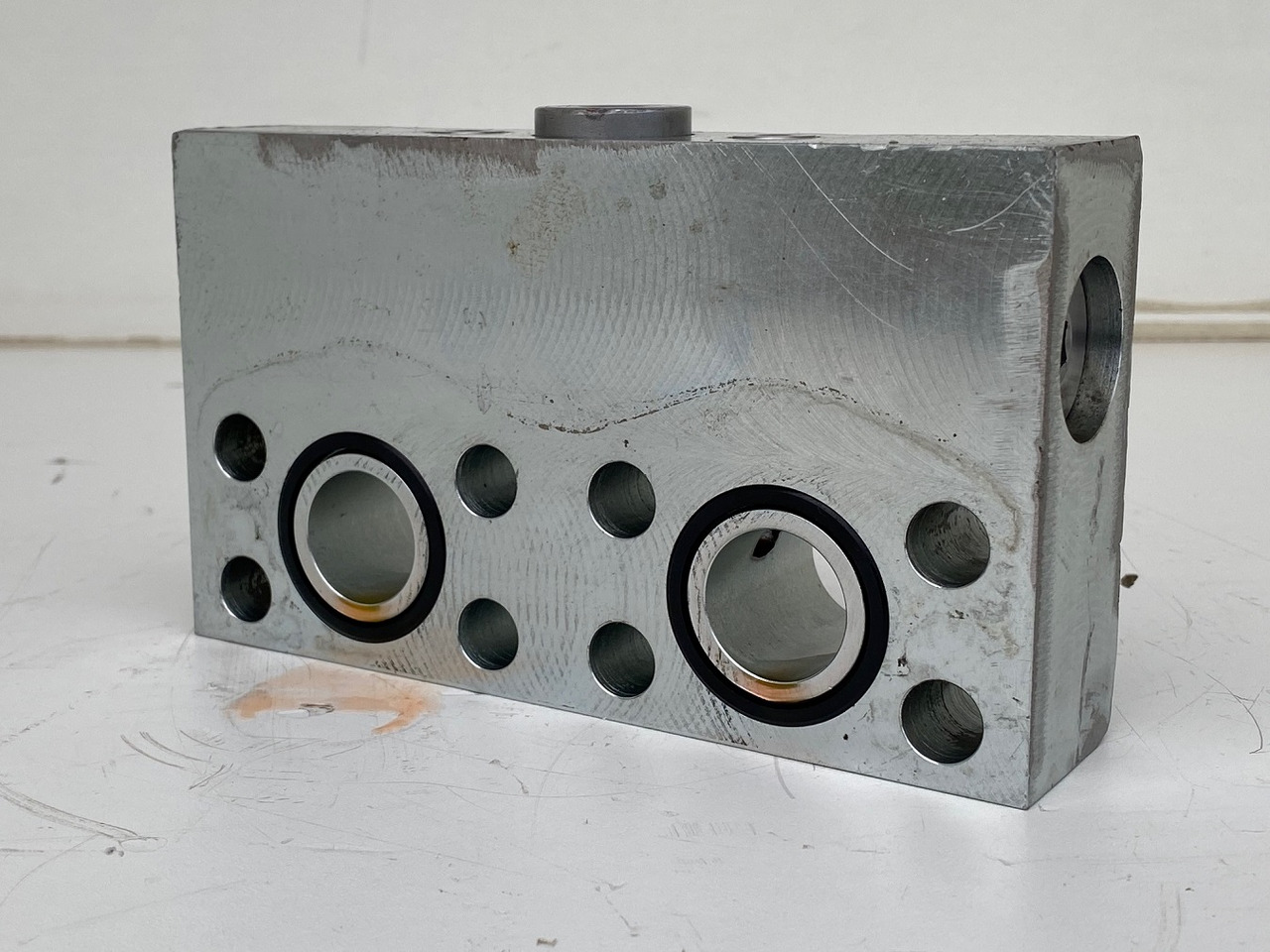 Liebherr Dämpfungsventil ID-Nr.10121777. P924 COMP, P926, R926, R916, R922, R924 COMP, R924, R926 COMP, R926, R930, R936, R946, R950 T, R960 T. #DÄ27652# - Nihajni motor za Bager: slika 3 Liebherr Dämpfungsventil ID-Nr.10121777. P924 COMP, P926, R926, R916, R922, R924 COMP, R924, R926 COMP, R926, R930, R936, R946, R950 T, R960 T. #DÄ27652# - Nihajni motor za Bager: slika 3