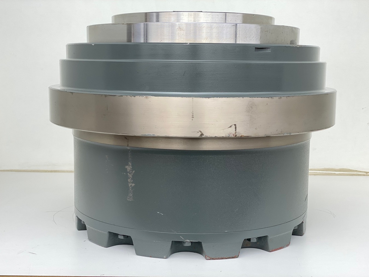 Liebherr Fahrantrieb FAT450P135, ID-Nr.90211932 - ID-Nr.90211933. ER944, R940, R944, R945, R946, R950, R960 T. #159-03# - Bočni reduktor za Bager goseničar: slika 2 Liebherr Fahrantrieb FAT450P135, ID-Nr.90211932 - ID-Nr.90211933. ER944, R940, R944, R945, R946, R950, R960 T. #159-03# - Bočni reduktor za Bager goseničar: slika 2