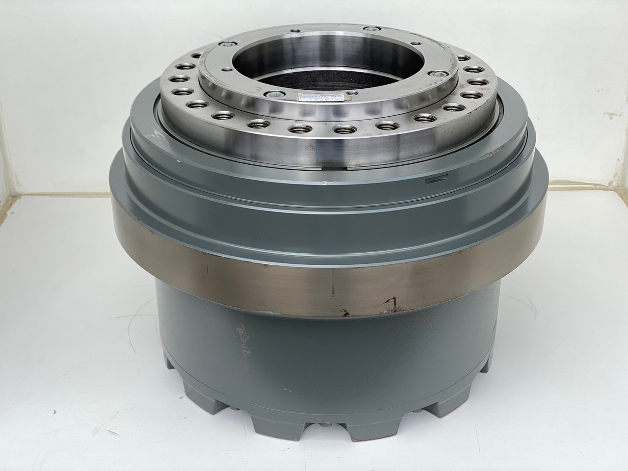 Liebherr Fahrantrieb FAT450P135, ID-Nr.90211932 - ID-Nr.90211933. ER944, R940, R944, R945, R946, R950, R960 T. #159-03# - Bočni reduktor za Bager goseničar: slika 1 Liebherr Fahrantrieb FAT450P135, ID-Nr.90211932 - ID-Nr.90211933. ER944, R940, R944, R945, R946, R950, R960 T. #159-03# - Bočni reduktor za Bager goseničar: slika 1