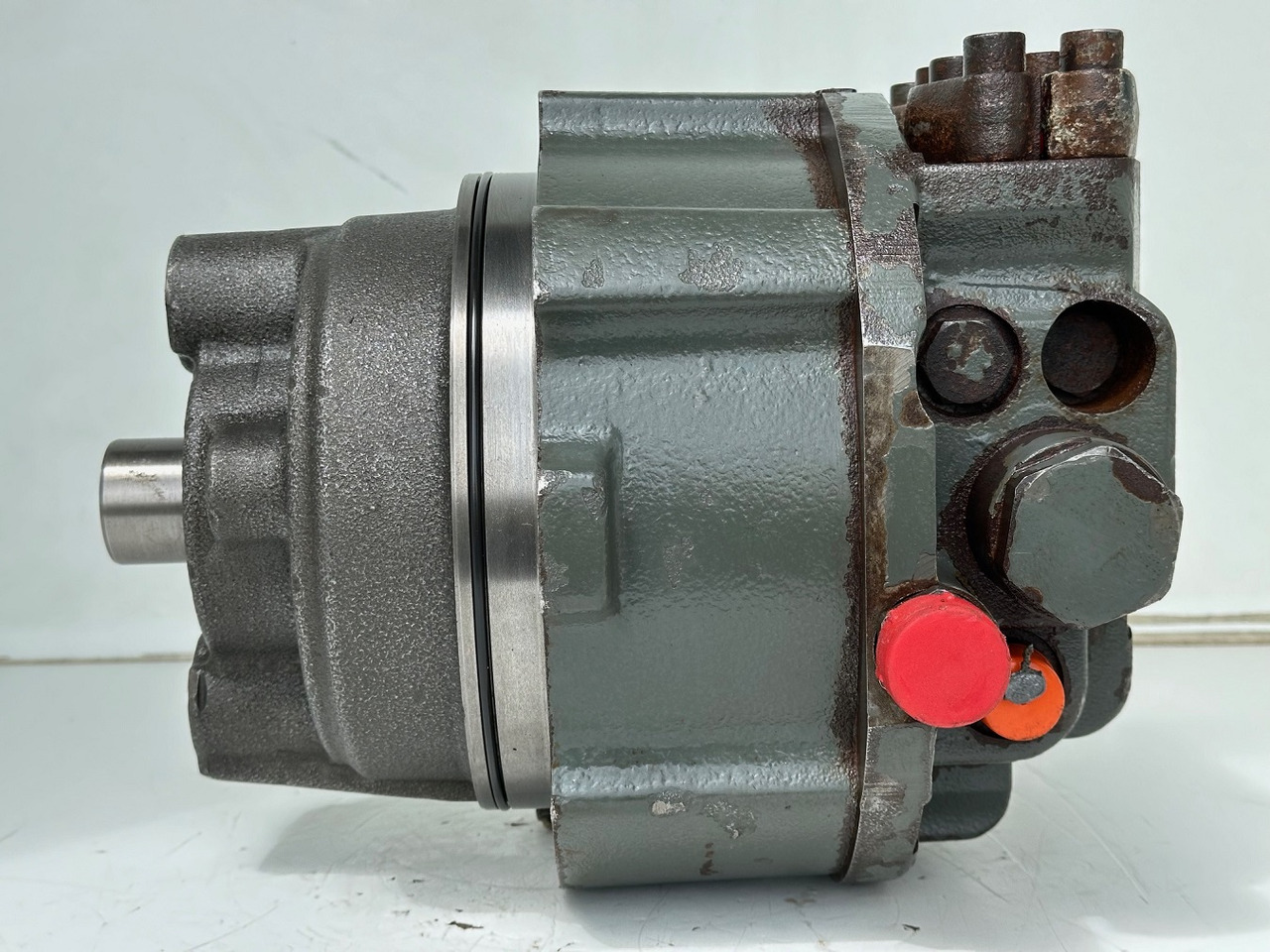 Liebherr Hydraulikeinbaumotor CMVE O 108. ID-Nr.10118562 - ID-Nr.10132610 - ID-Nr.10129048. LOS1916, LOS916, LOS926, R906, R916, R918, R920, R922, R924, R926COMP, R926, R936. #28314# - Hidravlični motor za Gradbeni stroj: slika 4 Liebherr Hydraulikeinbaumotor CMVE O 108. ID-Nr.10118562 - ID-Nr.10132610 - ID-Nr.10129048. LOS1916, LOS916, LOS926, R906, R916, R918, R920, R922, R924, R926COMP, R926, R936. #28314# - Hidravlični motor za Gradbeni stroj: slika 4