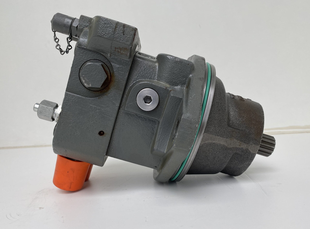 Liebherr Hydraulikeinbaumotor FMF045, ID-Nr.11432813. A913 COMP, A914 COMP, A914, A916 COMP ,A916, A918 COMP, A918, A920, A922 RAIL, A924 RAIL, LH18, R914 COMP, R914, R918, R920 K-LC,R920 K-NLC. #1055 - Nihajni motor za Gradbeni stroj: slika 3 Liebherr Hydraulikeinbaumotor FMF045, ID-Nr.11432813. A913 COMP, A914 COMP, A914, A916 COMP ,A916, A918 COMP, A918, A920, A922 RAIL, A924 RAIL, LH18, R914 COMP, R914, R918, R920 K-LC,R920 K-NLC. #1055 - Nihajni motor za Gradbeni stroj: slika 3