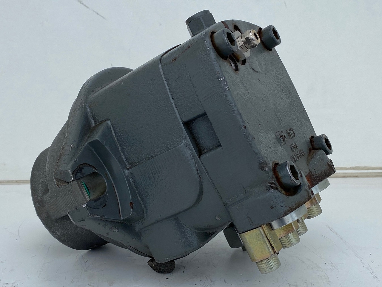 Liebherr Hydraulikeinbaumotor FMF090, ID-Nr.10120382 - ID-Nr.9273168 - ID-Nr.9074075. A900, A944, LH60, E942, EP944, ER944, LOS942, LOS944, P942, P944, R934 TR, R940, R942, R944, R946, R950. #17868 - Hidravlični motor za Bager goseničar: slika 3 Liebherr Hydraulikeinbaumotor FMF090, ID-Nr.10120382 - ID-Nr.9273168 - ID-Nr.9074075. A900, A944, LH60, E942, EP944, ER944, LOS942, LOS944, P942, P944, R934 TR, R940, R942, R944, R946, R950. #17868 - Hidravlični motor za Bager goseničar: slika 3