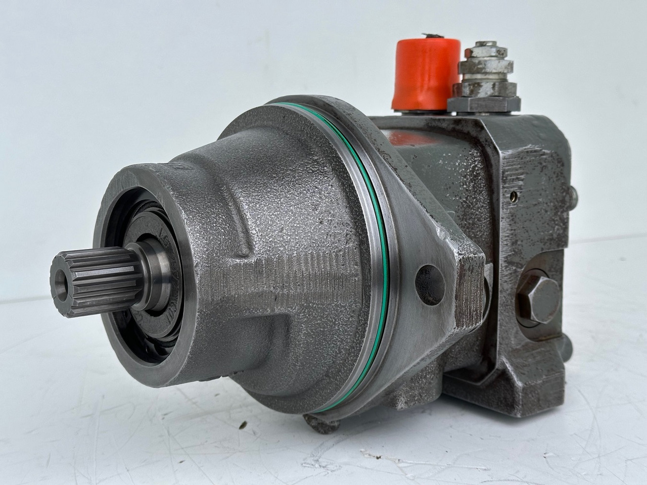 Liebherr Hydraulikeinbaumotor Typ:FMF045. ID-Nr.9075181 - ID-Nr.10125041 - ID-Nr.10125043. A309, A311, A312, A314, A316, A900, A904, A918, R313, R317, R900, R904. #10125043.39905# - Hidravlični motor za Bager goseničar: slika 3 Liebherr Hydraulikeinbaumotor Typ:FMF045. ID-Nr.9075181 - ID-Nr.10125041 - ID-Nr.10125043. A309, A311, A312, A314, A316, A900, A904, A918, R313, R317, R900, R904. #10125043.39905# - Hidravlični motor za Bager goseničar: slika 3