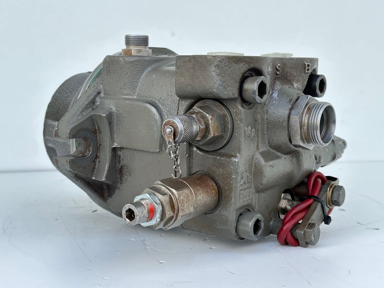 Liebherr Hydraulikeinbaumotor Typ:FMF058, ID-Nr.10122576 - ID-Nr.10145827 - ID-Nr.11371069. LOS1906, P924 COMP , R906, R906 PROTO, R916, R922, R924, R924 COMP, R926 COMP, R926 K LC. #11371069.43199# - Nihajni motor za Gradbeni stroj: slika 3 Liebherr Hydraulikeinbaumotor Typ:FMF058, ID-Nr.10122576 - ID-Nr.10145827 - ID-Nr.11371069. LOS1906, P924 COMP , R906, R906 PROTO, R916, R922, R924, R924 COMP, R926 COMP, R926 K LC. #11371069.43199# - Nihajni motor za Gradbeni stroj: slika 3