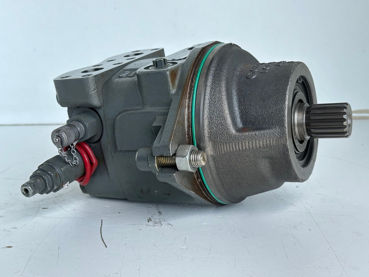 Liebherr Hydraulikeinbaumotor Typ:FMF058, ID-Nr.10122576 - ID-Nr.10145827 - ID-Nr.11371069. LOS1906, P924 COMP , R906, R906 PROTO, R916, R922, R924, R924 COMP, R926 COMP, R926 K LC. #39780# - Hidravlični motor za Bager: slika 2 Liebherr Hydraulikeinbaumotor Typ:FMF058, ID-Nr.10122576 - ID-Nr.10145827 - ID-Nr.11371069. LOS1906, P924 COMP , R906, R906 PROTO, R916, R922, R924, R924 COMP, R926 COMP, R926 K LC. #39780# - Hidravlični motor za Bager: slika 2