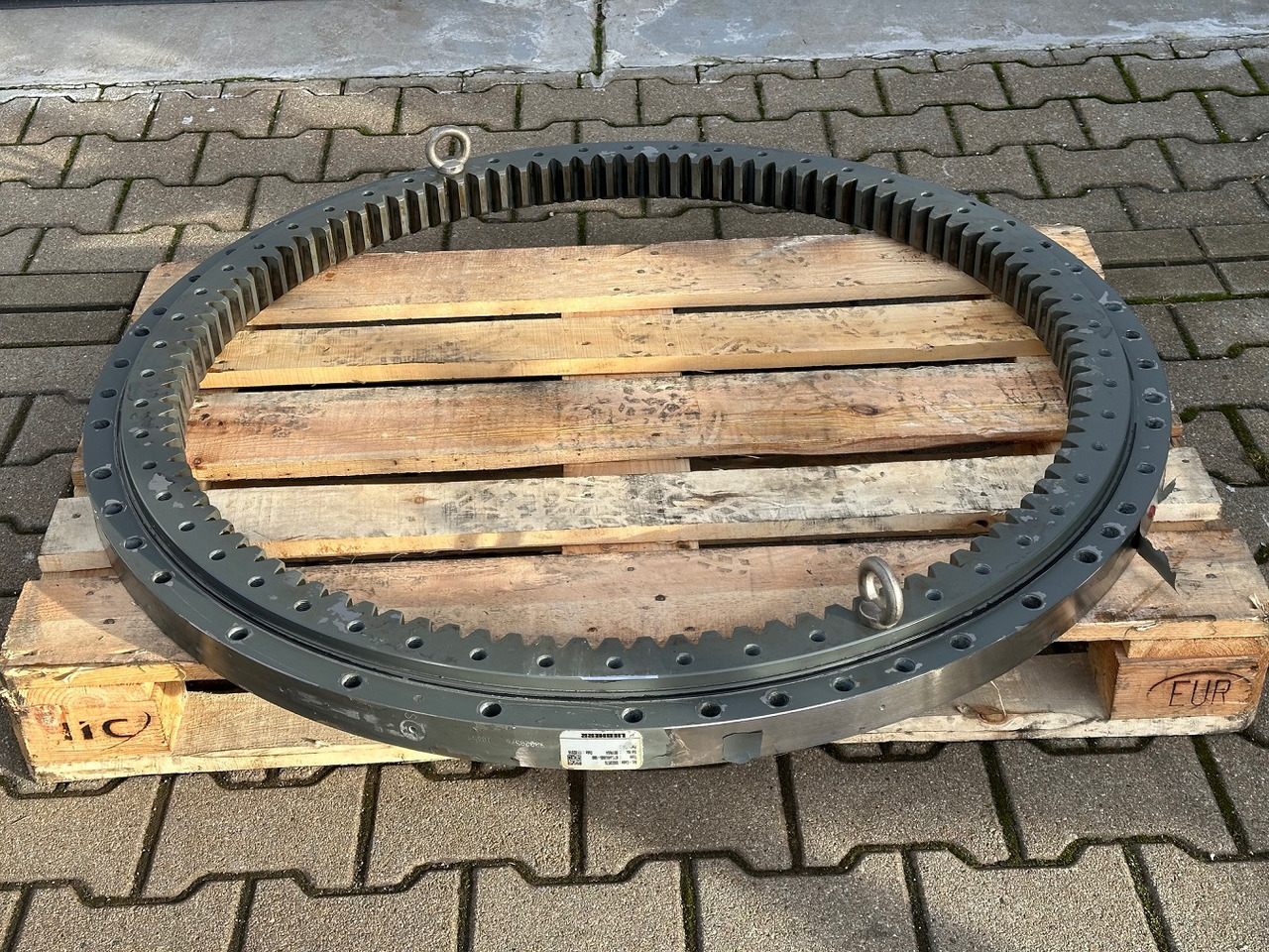 Liebherr Kugeldrehverbindung Typ:KUD34VJ005-000. ID-Nr.90020576. R914 COMP-1194. #10654# - Pokrivni obroč za Bager goseničar: slika 1 Liebherr Kugeldrehverbindung Typ:KUD34VJ005-000. ID-Nr.90020576. R914 COMP-1194. #10654# - Pokrivni obroč za Bager goseničar: slika 1