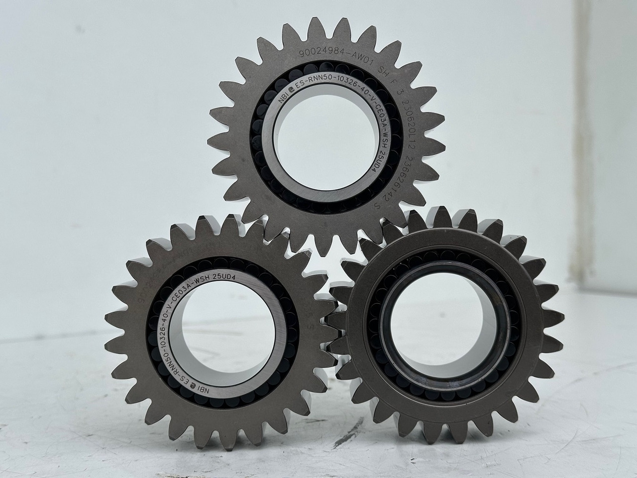 Liebherr Original Planetenrad ID-Nr.90024983. FAT325P113, FAT325P114, FAT325P115, FAT325P119. A924,LH22C,LH26EC,LH30C,LOS103,R914COMP,R914RAIL,LOS914,LOS920,R918,R920,R922. #90024984.03# - Bočni reduktor za Bager: slika 2 Liebherr Original Planetenrad ID-Nr.90024983. FAT325P113, FAT325P114, FAT325P115, FAT325P119. A924,LH22C,LH26EC,LH30C,LOS103,R914COMP,R914RAIL,LOS914,LOS920,R918,R920,R922. #90024984.03# - Bočni reduktor za Bager: slika 2