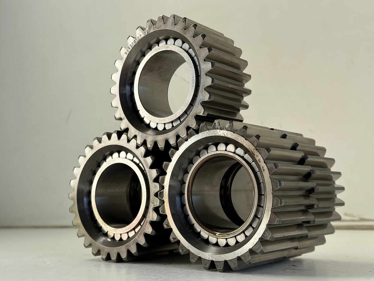 Liebherr Planetenrad ID-Nr.9443004 - ID-Nr.944300403. FAT400-FAT400/018-FAT400P018-FAT400P063-FAT400P073-FAT400P092. R934 IND,R906,R914,R916,R922,R924,R932,R934,R936,R942,R944. #944300503.18.12# - Bočni reduktor za Bager goseničar: slika 2 Liebherr Planetenrad ID-Nr.9443004 - ID-Nr.944300403. FAT400-FAT400/018-FAT400P018-FAT400P063-FAT400P073-FAT400P092. R934 IND,R906,R914,R916,R922,R924,R932,R934,R936,R942,R944. #944300503.18.12# - Bočni reduktor za Bager goseničar: slika 2