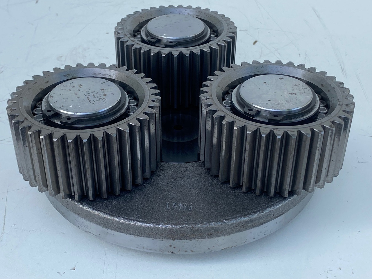 Liebherr Planetenträger ID-Nr.970559601 mit Planetenrad ID-Nr.944305703 - ID-Nr.90213986.   A900, A904, A913 COMP, A914 COMP, A914, A916 COMP, A916, A918 COMP, A918, A920, A922 RAIL, A924 RAIL, LH18, - Nihajni motor za Gradbeni stroj: slika 2 Liebherr Planetenträger ID-Nr.970559601 mit Planetenrad ID-Nr.944305703 - ID-Nr.90213986.   A900, A904, A913 COMP, A914 COMP, A914, A916 COMP, A916, A918 COMP, A918, A920, A922 RAIL, A924 RAIL, LH18, - Nihajni motor za Gradbeni stroj: slika 2