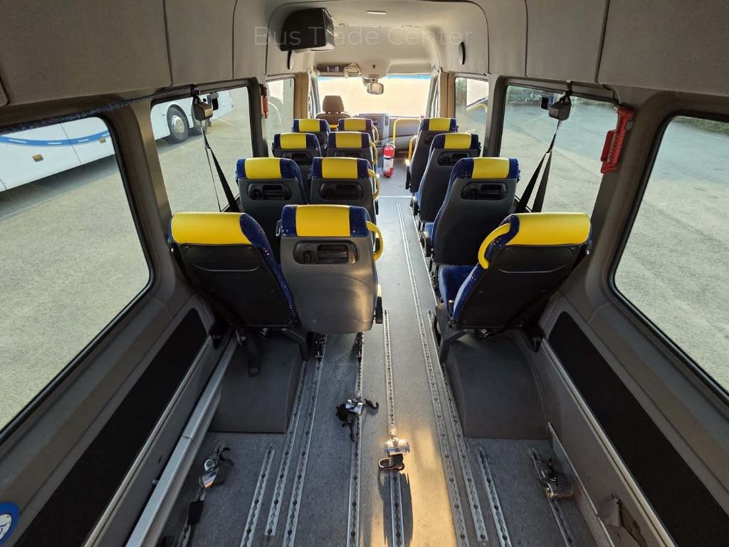 VOLKSWAGEN Crafter 50 LR // 3 units with lift - Minibus, Potniški kombi: slika 5 VOLKSWAGEN Crafter 50 LR // 3 units with lift - Minibus, Potniški kombi: slika 5
