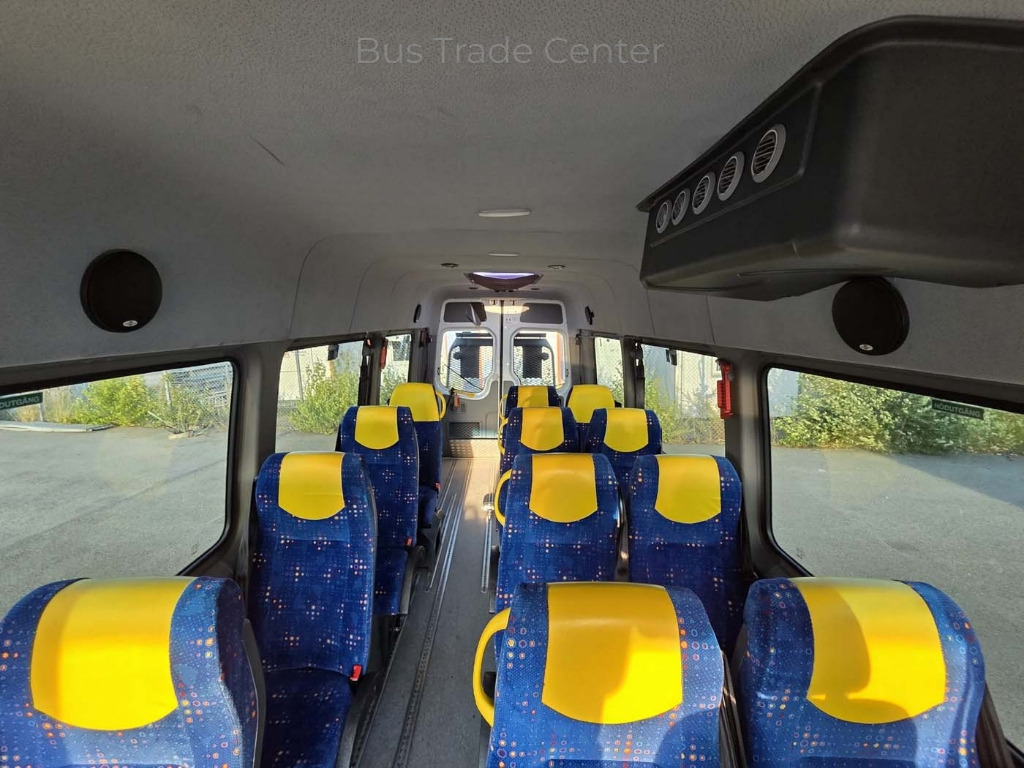 VOLKSWAGEN Crafter 50 LR // 3 units with lift - Minibus, Potniški kombi: slika 3 VOLKSWAGEN Crafter 50 LR // 3 units with lift - Minibus, Potniški kombi: slika 3
