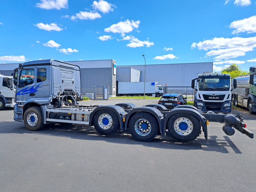 Mercedes Benz Actros 3243 8x2 1,2 & 4 Lenkachse, 2 & 4 Liftbar(Nr. 6051) - Tovornjak-šasija: slika 4 Mercedes Benz Actros 3243 8x2 1,2 & 4 Lenkachse, 2 & 4 Liftbar(Nr. 6051) - Tovornjak-šasija: slika 4