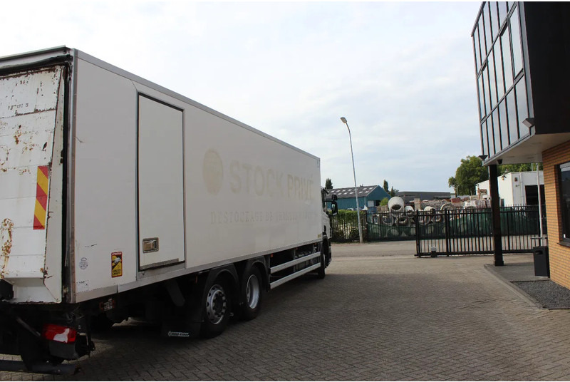 Scania P320 * EURO5 * 6X2 * CARRIER SUPRA 750 * MANUAL * - Tovornjak hladilnik: slika 4 Scania P320 * EURO5 * 6X2 * CARRIER SUPRA 750 * MANUAL * - Tovornjak hladilnik: slika 4