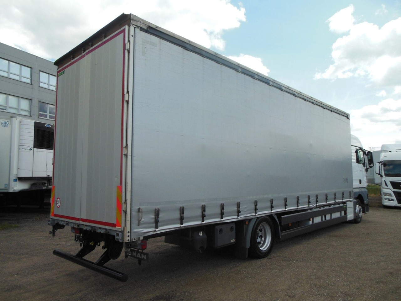 MAN TGX 18.460, XLX, VOLL LUFT, PRITSCHE 9,2M, TOP!! - Tovornjak s ponjavo: slika 3 MAN TGX 18.460, XLX, VOLL LUFT, PRITSCHE 9,2M, TOP!! - Tovornjak s ponjavo: slika 3