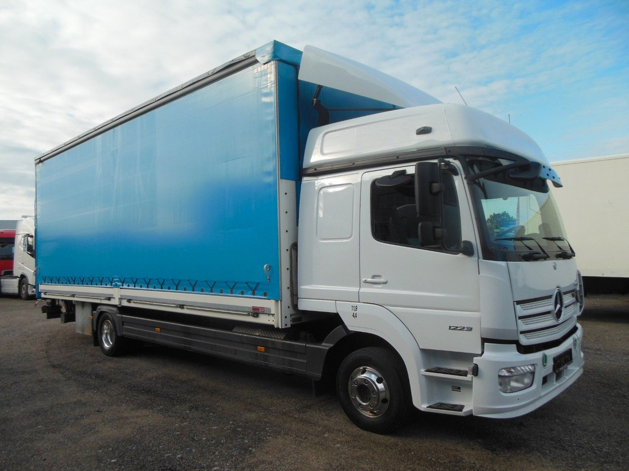Mercedes-Benz 1223 ATEGO, GARANTI 12/2027, TOP, WIE NEUE!!! - Tovornjak s ponjavo: slika 2 Mercedes-Benz 1223 ATEGO, GARANTI 12/2027, TOP, WIE NEUE!!! - Tovornjak s ponjavo: slika 2