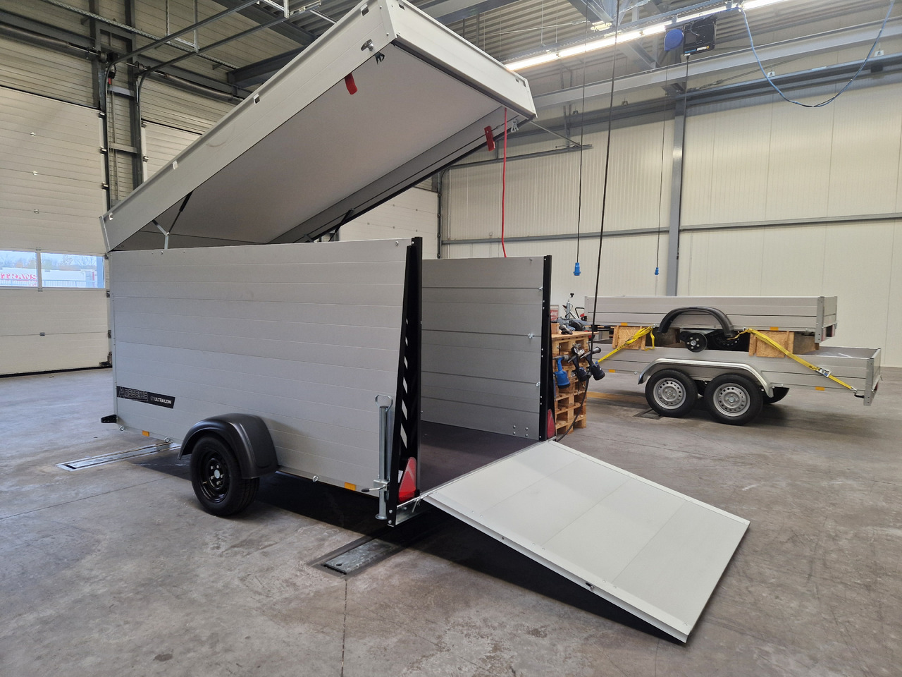 ALUBOXX Deckelanhänger GTB 1500 VT3 Ultra Low 301x151x153cm LED black deal Modell 2025 - Prikolica za prevoz motorjev: slika 4 ALUBOXX Deckelanhänger GTB 1500 VT3 Ultra Low 301x151x153cm LED black deal Modell 2025 - Prikolica za prevoz motorjev: slika 4