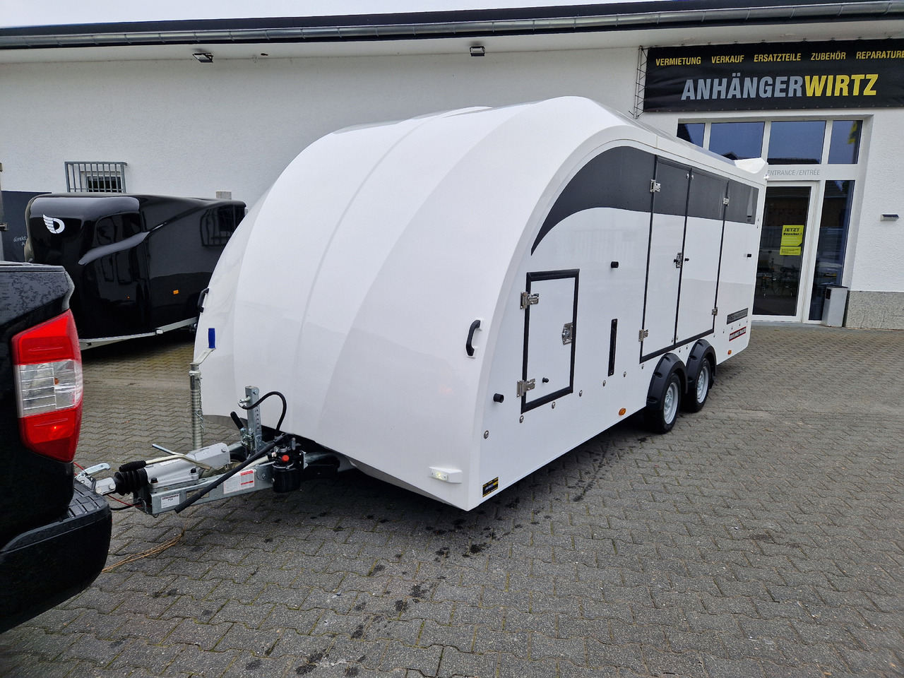 BJT Race Transporter 5 550x212x189cm weiß Lichtpaket Showlicht ASR 3500kg Januar Aktion - Prikolica s hrano: slika 1 BJT Race Transporter 5 550x212x189cm weiß Lichtpaket Showlicht ASR 3500kg Januar Aktion - Prikolica s hrano: slika 1