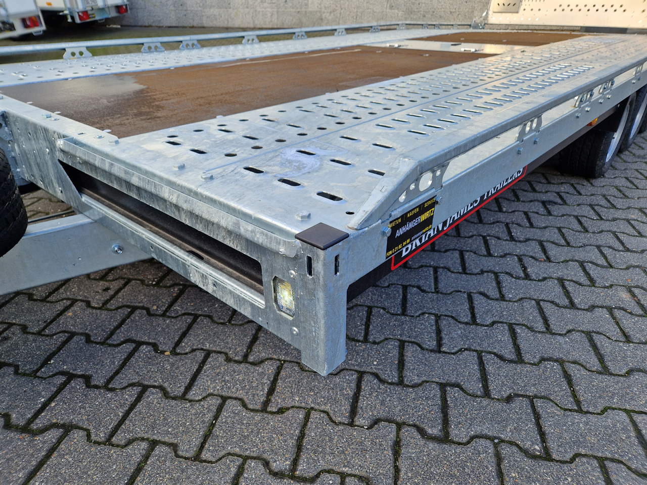 BJT T Transporter 231 500x210cm black Auffahrrampen 235cm Holzboden vorn Tridem 10" 3500kg Aktion - Prikolica za prevoz strojev: slika 2 BJT T Transporter 231 500x210cm black Auffahrrampen 235cm Holzboden vorn Tridem 10" 3500kg Aktion - Prikolica za prevoz strojev: slika 2