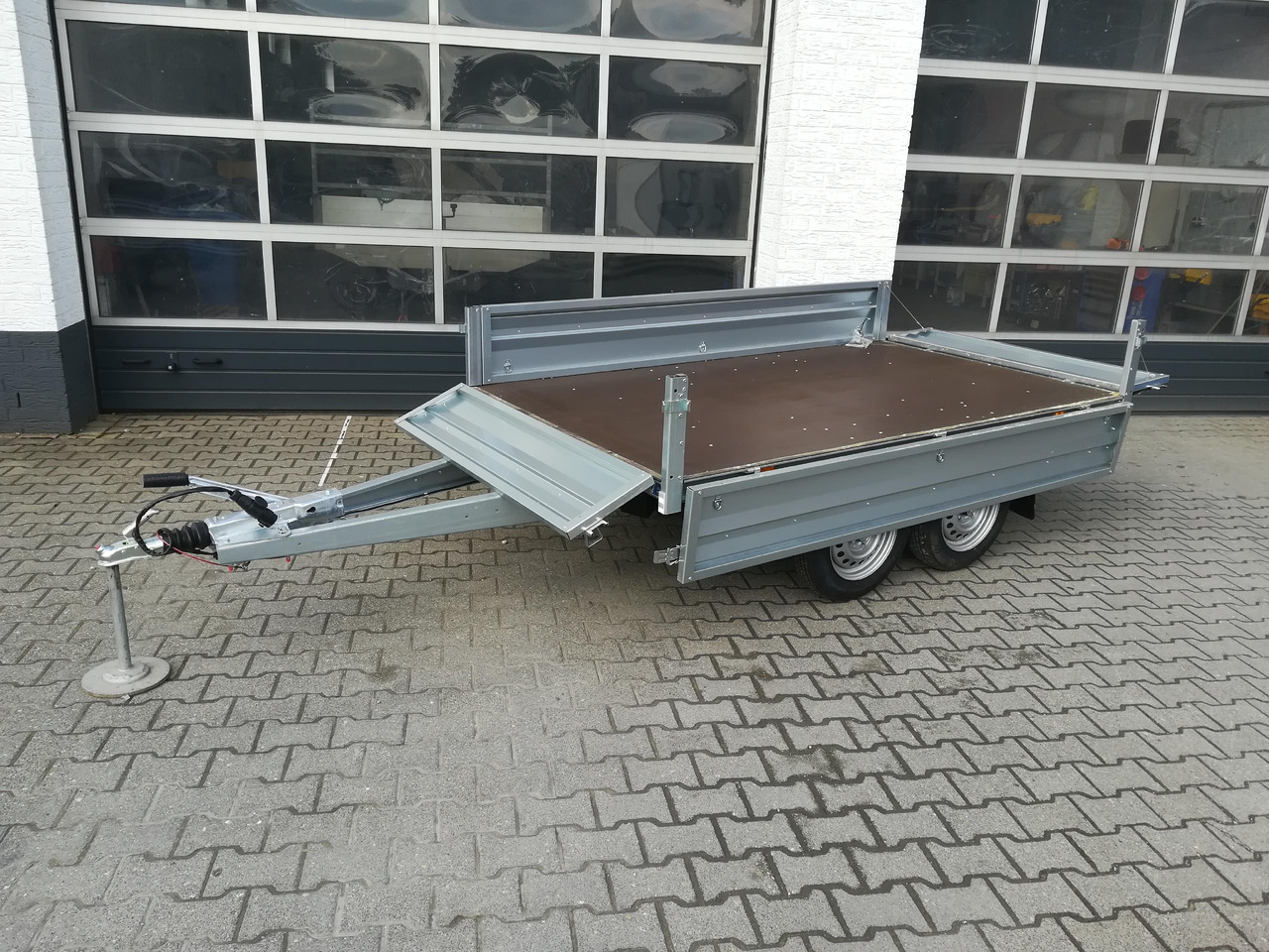 Brenderup 3251 STB 1000 Tandemachse 250x142x35cm (S) 13" 1000kg Januar Aktion - Plato/ Tovorna prikolica: slika 3 Brenderup 3251 STB 1000 Tandemachse 250x142x35cm (S) 13" 1000kg Januar Aktion - Plato/ Tovorna prikolica: slika 3