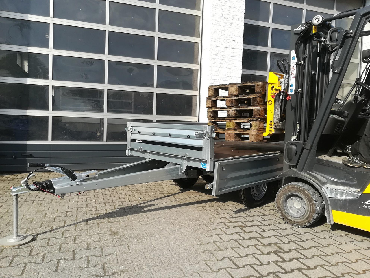 Brenderup 3251 STB 1000 Tandemachse 250x142x35cm (S) 13" 1000kg Januar Aktion - Plato/ Tovorna prikolica: slika 5 Brenderup 3251 STB 1000 Tandemachse 250x142x35cm (S) 13" 1000kg Januar Aktion - Plato/ Tovorna prikolica: slika 5