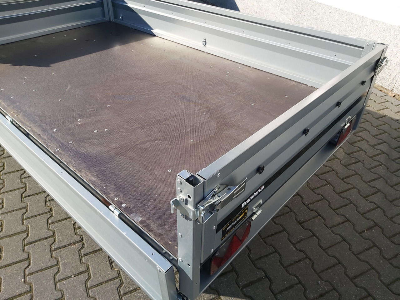 Brenderup 3251 STU 750 250x142x35cm Tandemachse 13" (S) 750kg - Plato/ Tovorna prikolica: slika 4 Brenderup 3251 STU 750 250x142x35cm Tandemachse 13" (S) 750kg - Plato/ Tovorna prikolica: slika 4