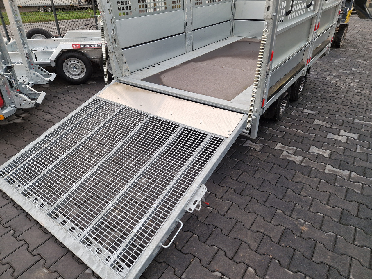 Brian James Trailer Connect 310x188cm black Premium Greenkeeper Alufelgen Tandem 10" 3000kg - Plato/ Tovorna prikolica: slika 3 Brian James Trailer Connect 310x188cm black Premium Greenkeeper Alufelgen Tandem 10" 3000kg - Plato/ Tovorna prikolica: slika 3