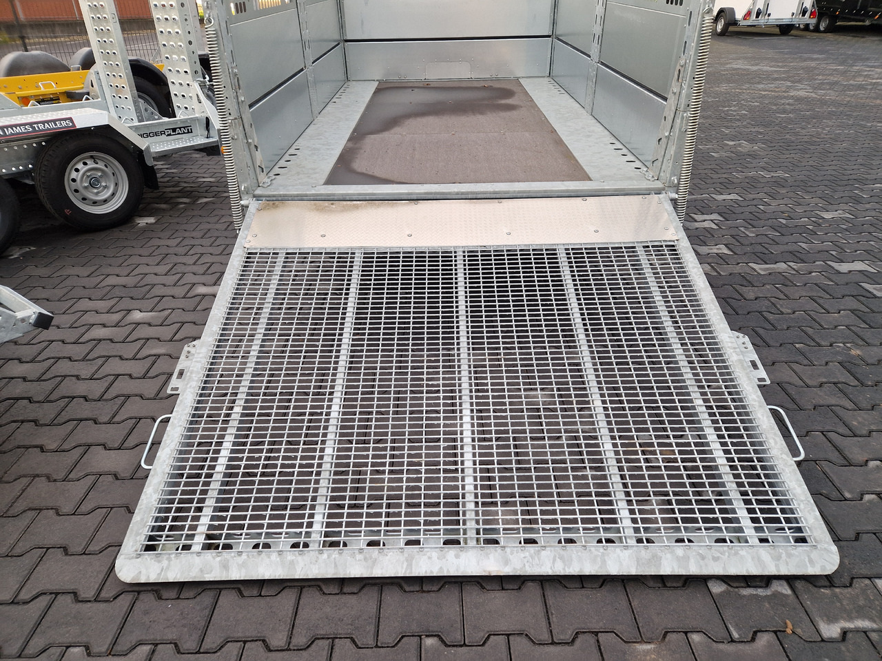 Brian James Trailer Connect 310x188cm black Premium Greenkeeper Alufelgen Tandem 10" 3000kg - Plato/ Tovorna prikolica: slika 4 Brian James Trailer Connect 310x188cm black Premium Greenkeeper Alufelgen Tandem 10" 3000kg - Plato/ Tovorna prikolica: slika 4