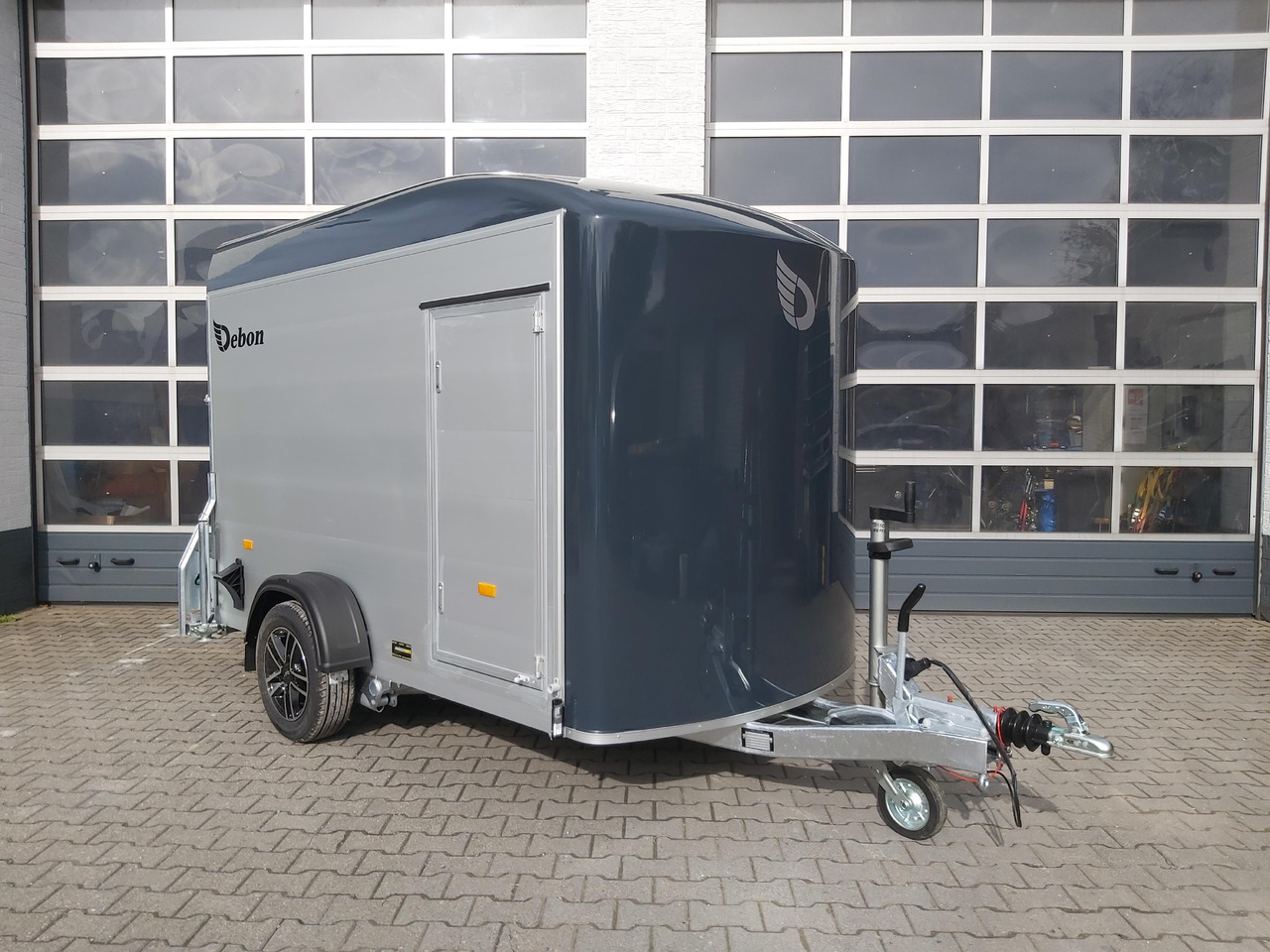Cargo Roadster 300 300x150x184cm Alu Poly darkgrey Seitentür Alufelgen darkline 100km/H 1300kg - Prikolica zabojnik: slika 4 Cargo Roadster 300 300x150x184cm Alu Poly darkgrey Seitentür Alufelgen darkline 100km/H 1300kg - Prikolica zabojnik: slika 4