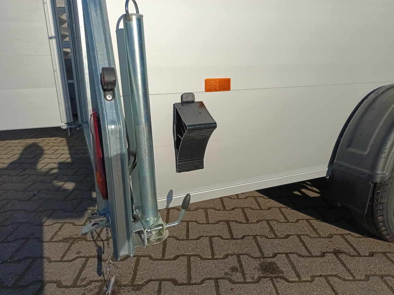 Cargo Roadster 300 300x150x184cm Alu Poly irongrey Alufelgen Seitentür Pullman 100km/H 1300kg - Avtomobilska prikolica: slika 4 Cargo Roadster 300 300x150x184cm Alu Poly irongrey Alufelgen Seitentür Pullman 100km/H 1300kg - Avtomobilska prikolica: slika 4